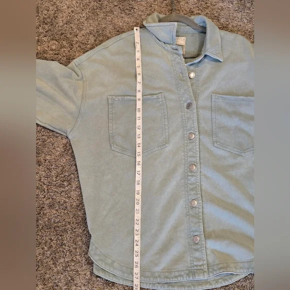 Z Supply All Day Knit Denim Jacket Size MEDIUM- (Tiny Hole Near Neck) - Picture 6 of 13